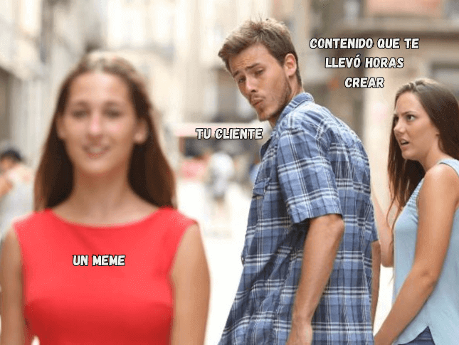 Ejemplo meme novio distraído